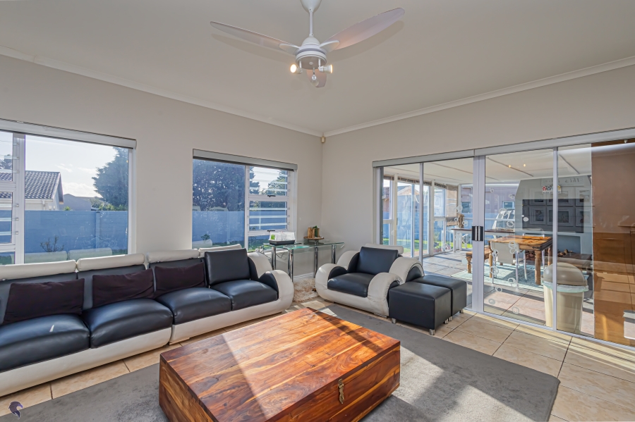3 Bedroom Property for Sale in Country Club Western Cape